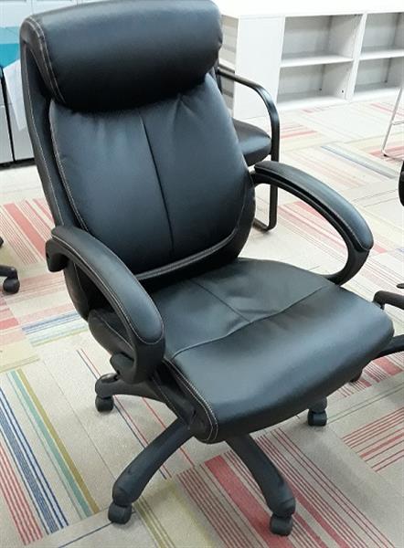 Pre-Owned Executive Chair